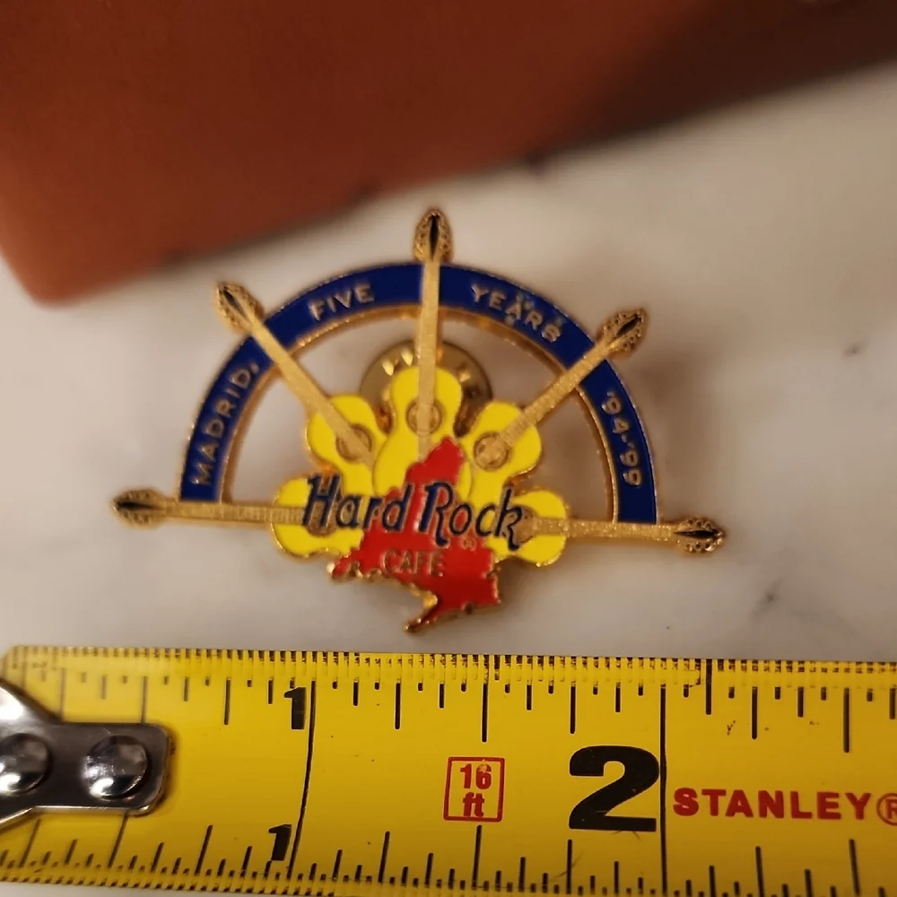 RARE Hard Rock Cafe | Madrid | Frankfurt | Bangkok |Guitar Logo Pins - Picture 5 of 10